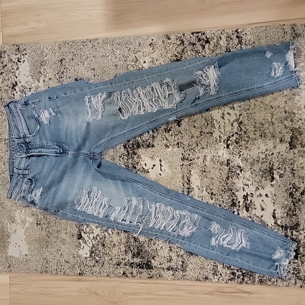 AMERICAN EAGLE OUTFITTERS
